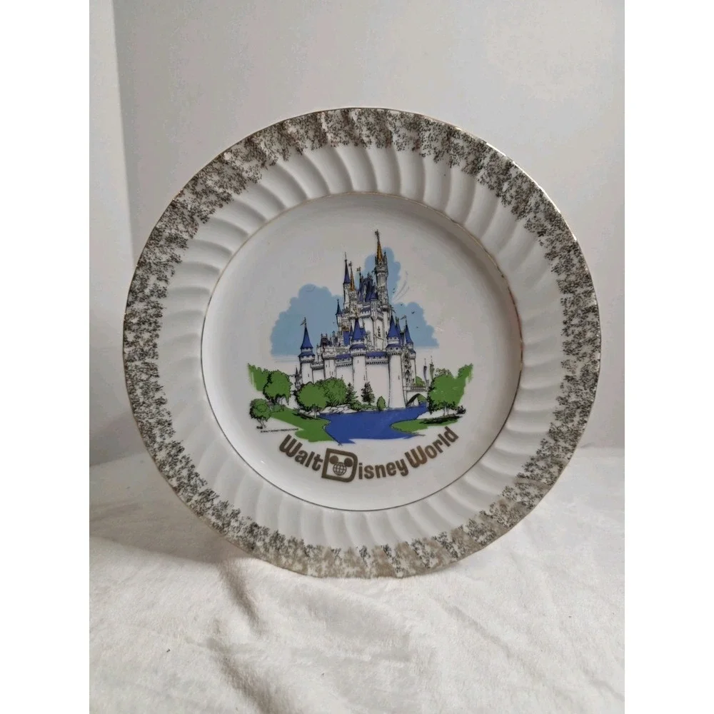 Vintage Walt Disney World Cinderella Castle Souvenir Plate‎ Scalloped Gold Rim